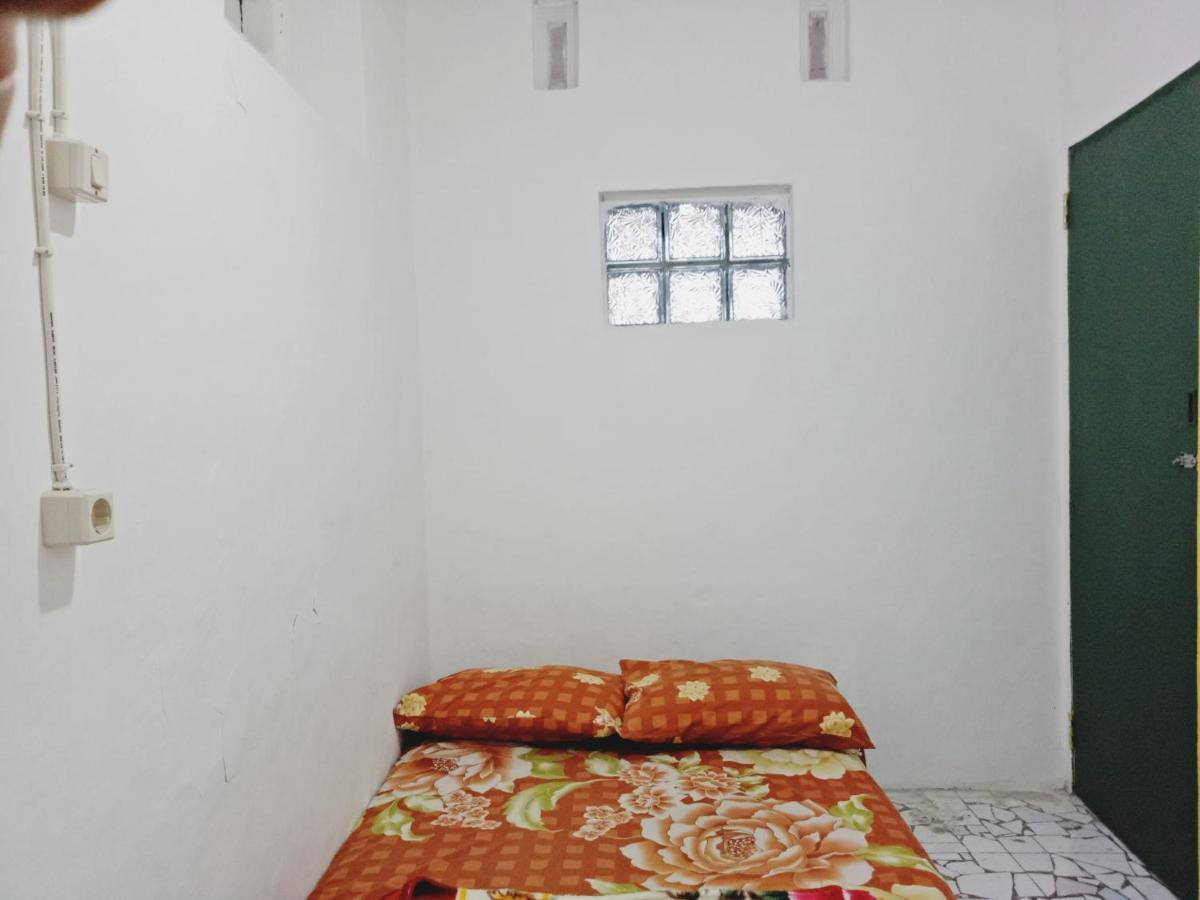 Griya Backpacker Pak Yon Bed & Breakfast Malang Luaran gambar